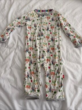 Magnetic Me White Bunny & Carrot Print Footie baby 3-6 months